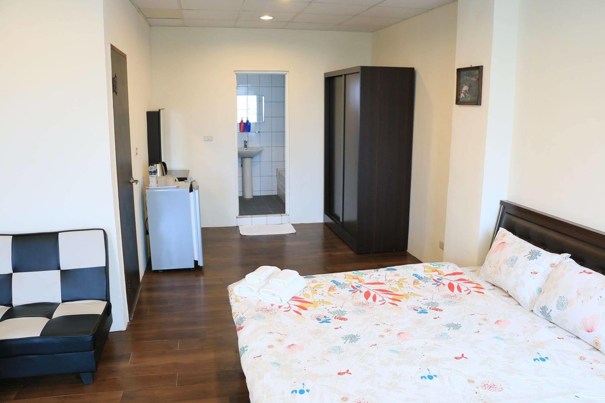 בודאיי Harmony Guest House מראה חיצוני תמונה