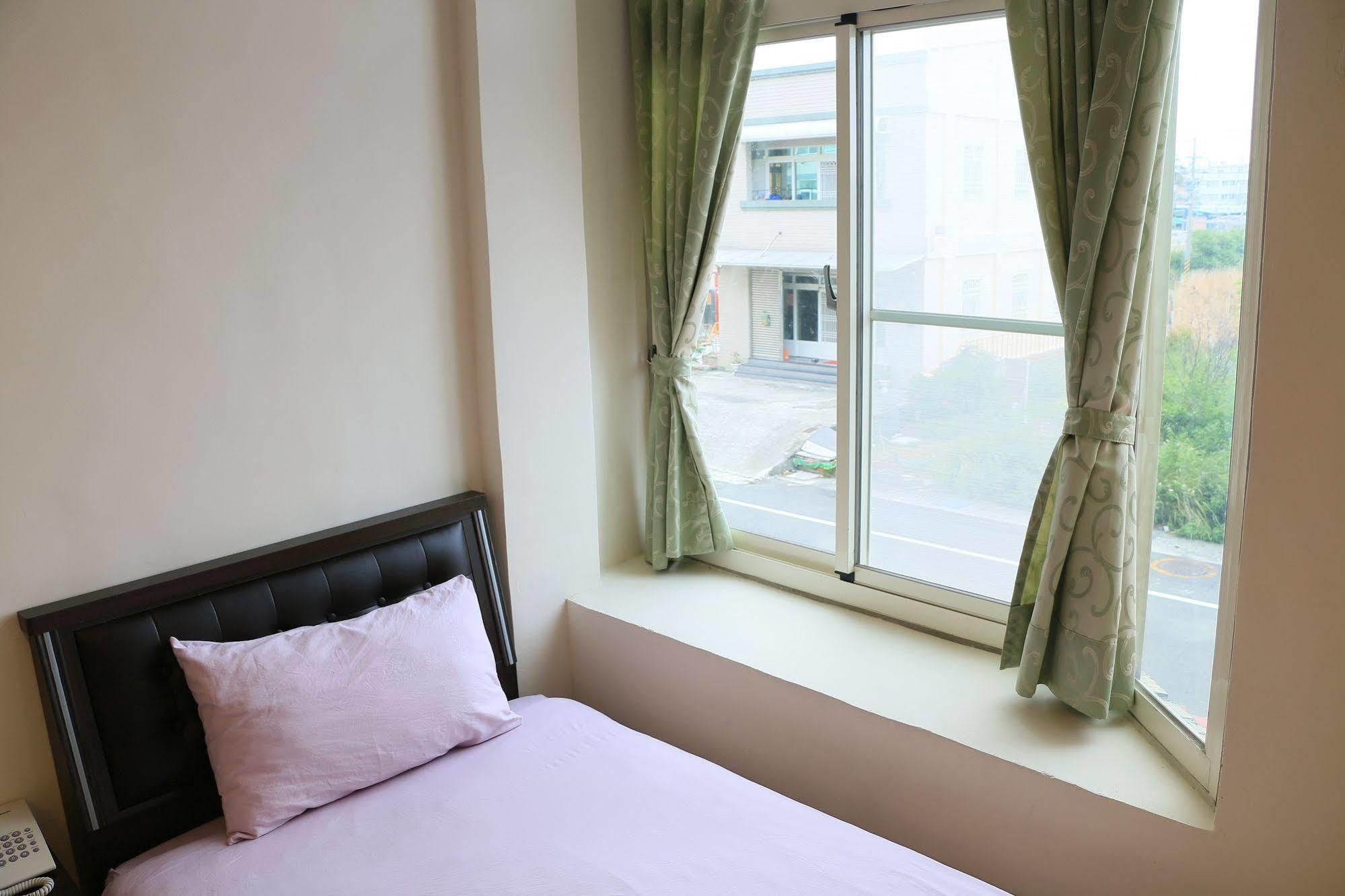 בודאיי Harmony Guest House מראה חיצוני תמונה
